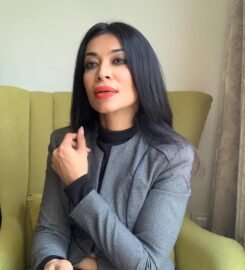 Anchor Dhwani Mittal