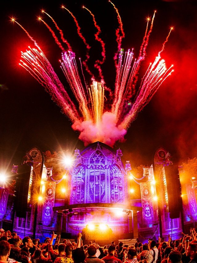 Fireworks add excitement to special moments, whether it's a wedding sangeet, a grand entrance or sporting event finale. They are widely used for welcoming guests and making important announcements. Fireworks are an integral part of celebrations. Examples include cold pyro, confetti blasts, crackers, paper ribbon blasts, flower petal blasts, and more.