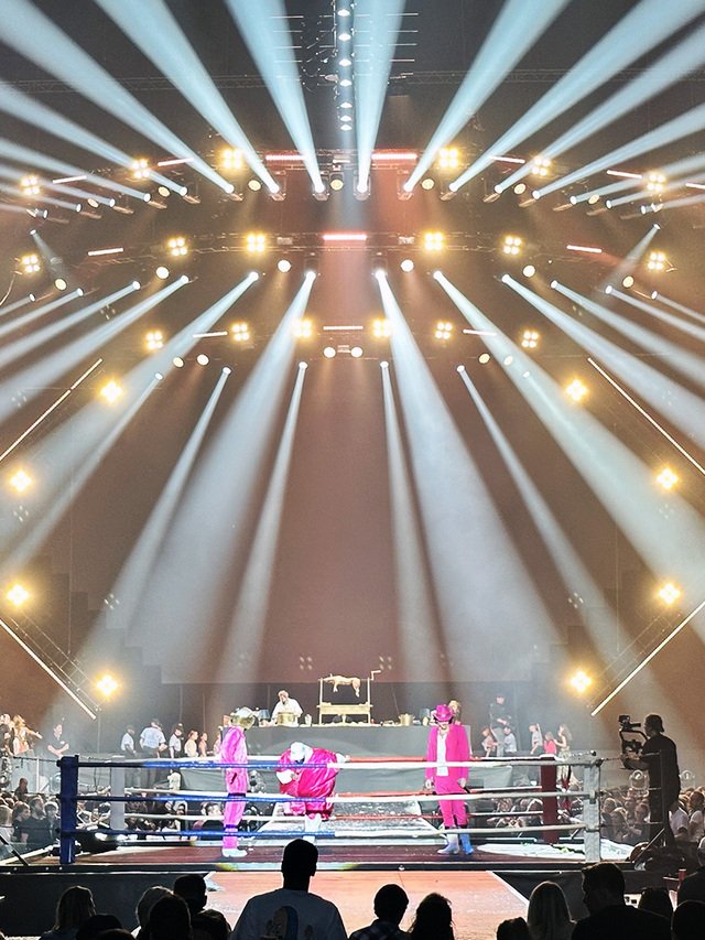 Lighting equipment providers lies in their ability to transform ordinary spaces into extraordinary ones. They offer a vast selection of lighting fixtures, including stage lights, spotlights, uplights, chandeliers, decorative lights, and intelligent lighting systems. By carefully selecting and strategically placing these lighting elements, providers can bring out the best in event venues, highlighting architectural features, creating focal points, and enhancing the overall ambiance. Moreover, lighting equipment providers ensure that the technical aspects of lighting are properly addressed. They have in-depth knowledge of lighting technology, power requirements, and safety regulations. They can handle complex lighting setups, including rigging, wiring, and controlling the lighting systems. This expertise ensures that events are not only visually stunning but also safe and hassle-free.