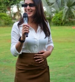 Anchor Shivani Singh